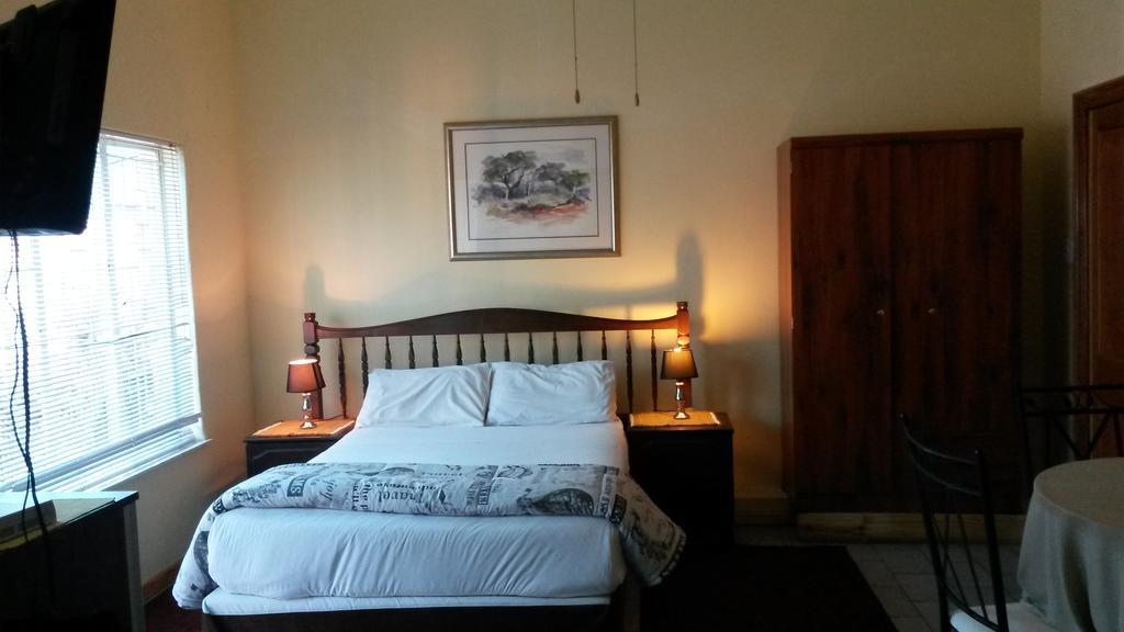 Boer En Brit Self Catering Accommodation Guesthouse 레이디스미스 외부 사진