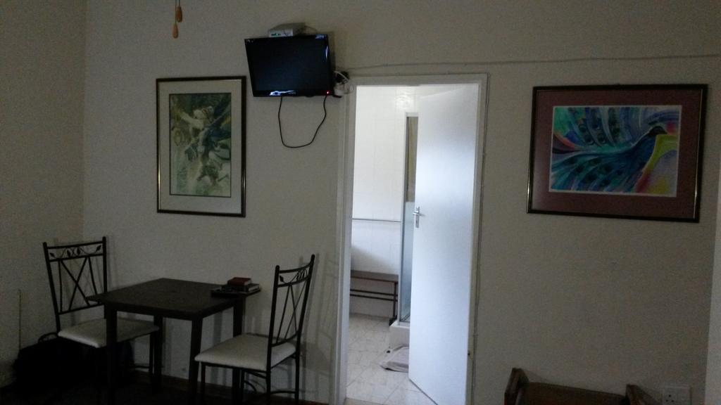 Boer En Brit Self Catering Accommodation Guesthouse 레이디스미스 외부 사진