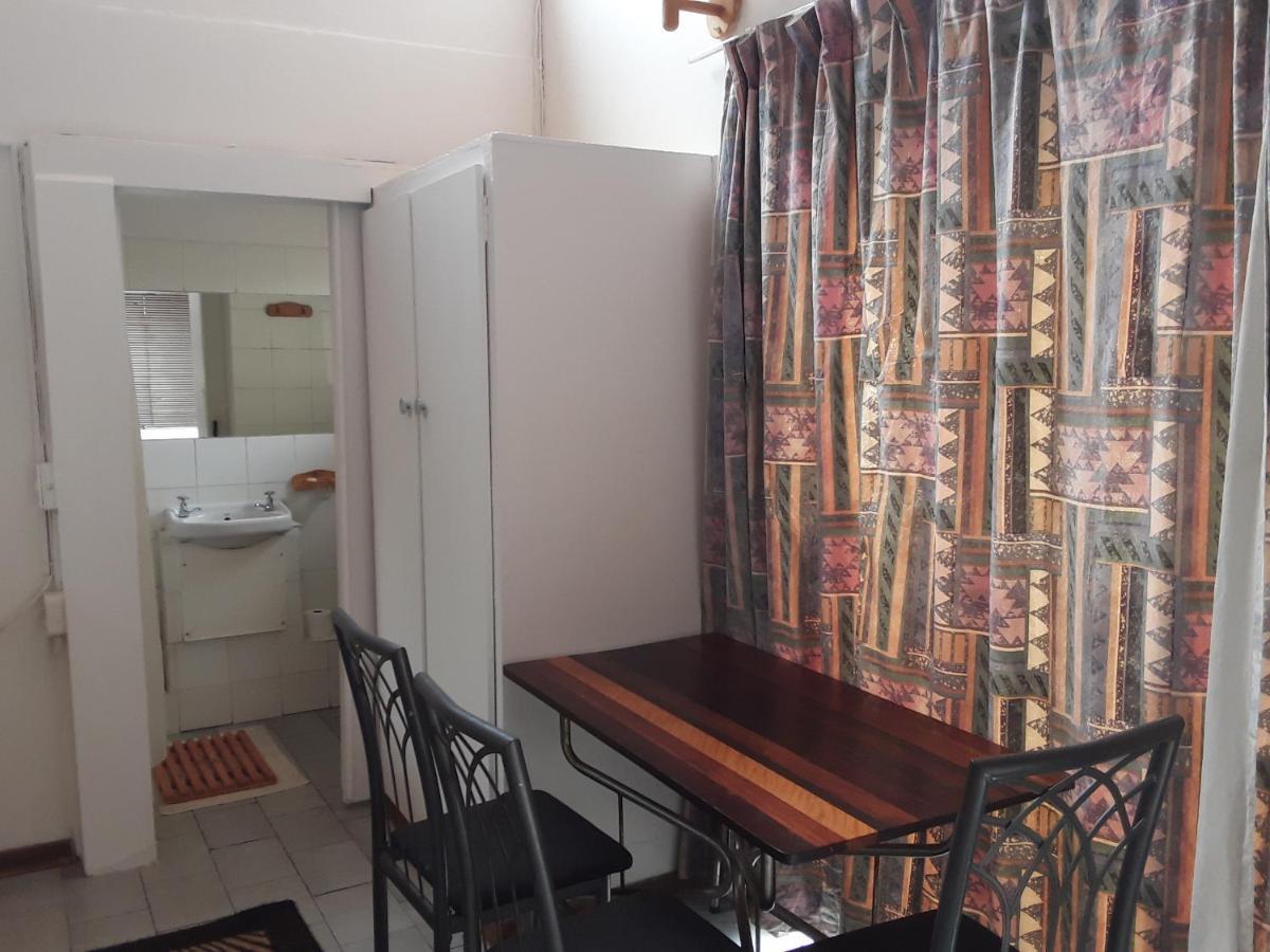 Boer En Brit Self Catering Accommodation Guesthouse 레이디스미스 외부 사진